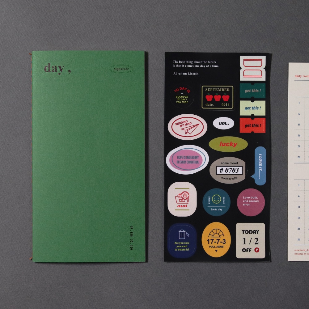Signature Planner Daily Leafgreen, daneben Stickerbogen Mingle und Lesezeichen von Some Mood.