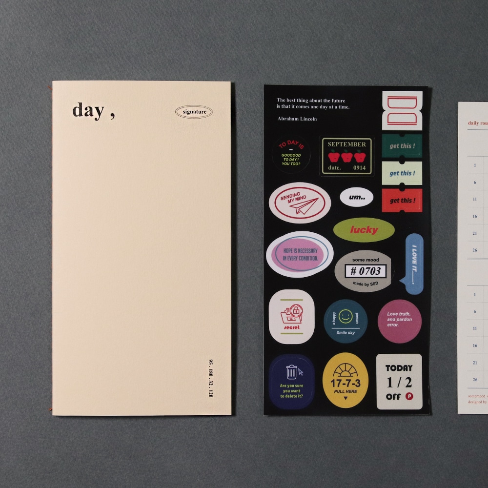 Signature Planner Daily Ivory, daneben Stickerbogen Mingle und Lesezeichen von Some Mood.