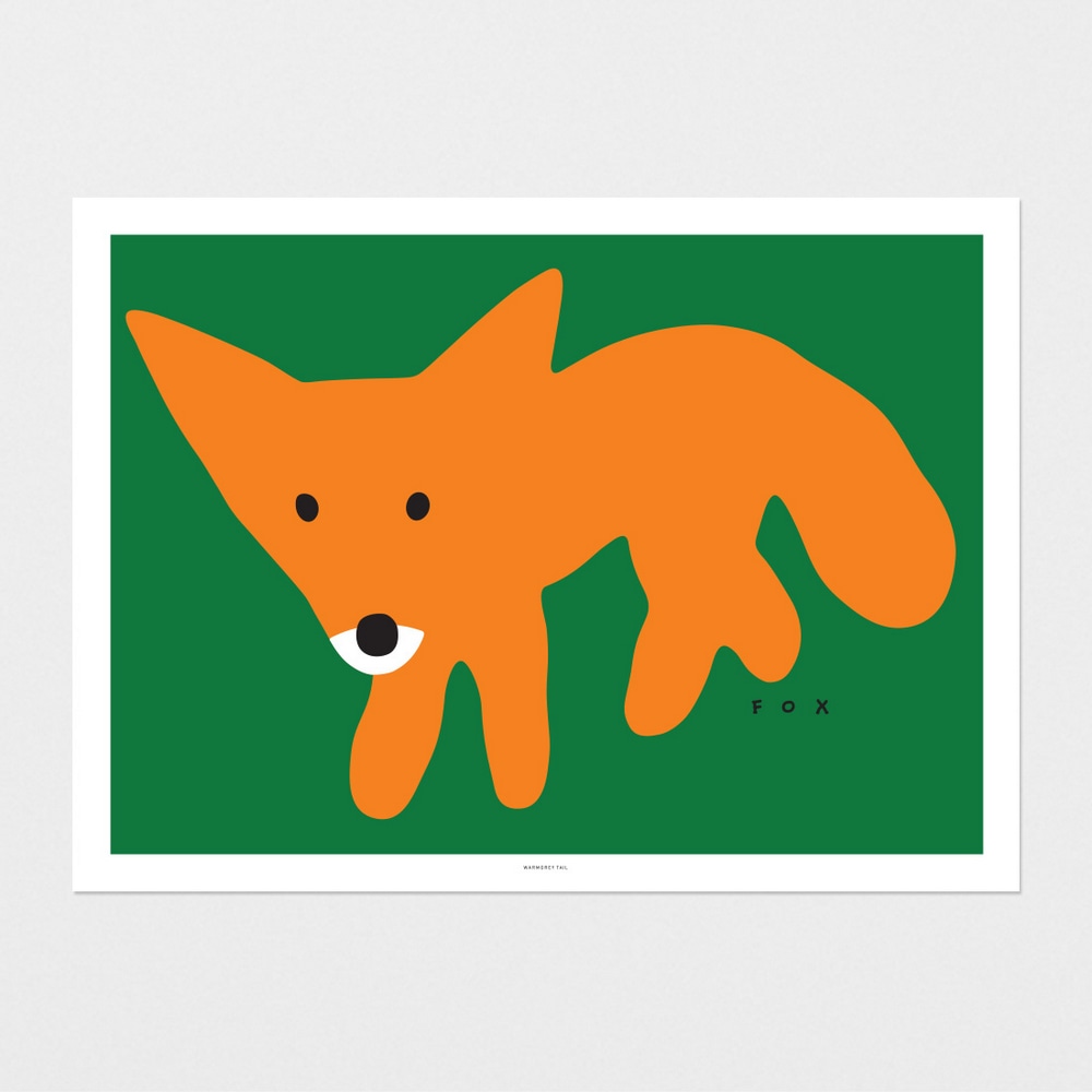 Artprint Red Fox Green von Warmgreytail, mit rotem Fuchs vor gruenem Hintergrund.