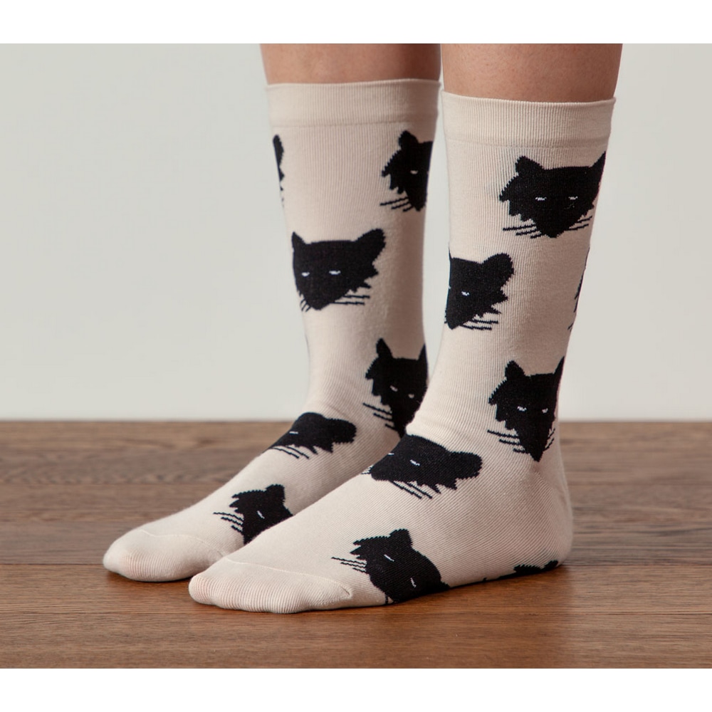 Warmgreytail Baumwoll Socken Wolf Creme mit schwarzen Wolfskoepfen.