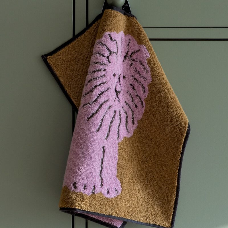 Handtowel34 - Lion Coral