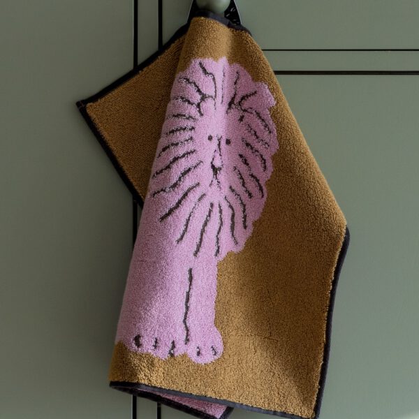 Handtowel34 - Lion Coral