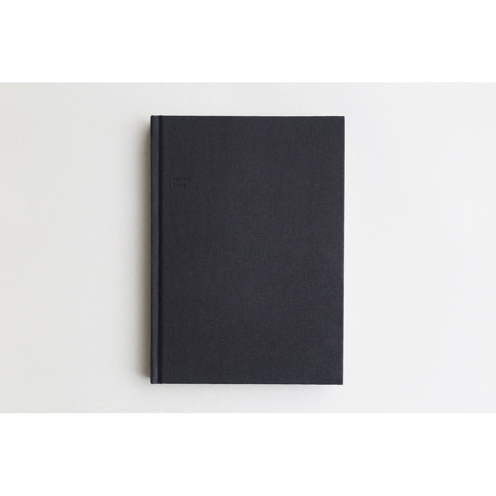 Cover des Rezensierbuchs Review Book Bold aus schwarzem Textil.