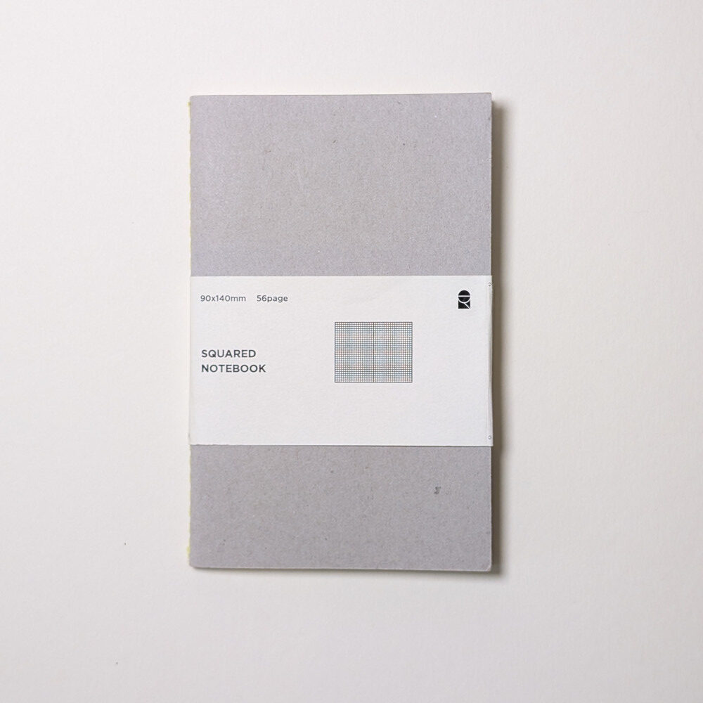 Easy Notebook Cloud Squared, kariert mit Produktinfo auf weisser Banderole, 90x140mm, 56 Seiten.